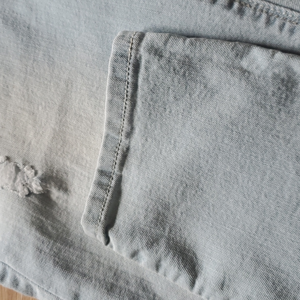 Distressed jeans - Picture 3 of 4